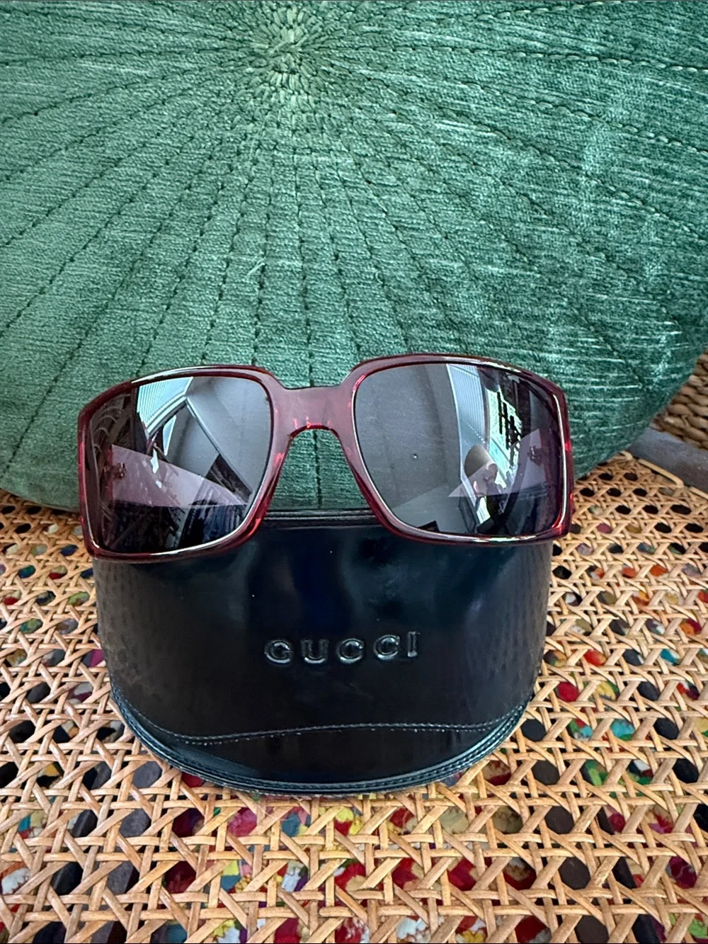 Vintage Y2K Gucci GG 2563/S Red & White Classic Logo Square Frame Sunglasses